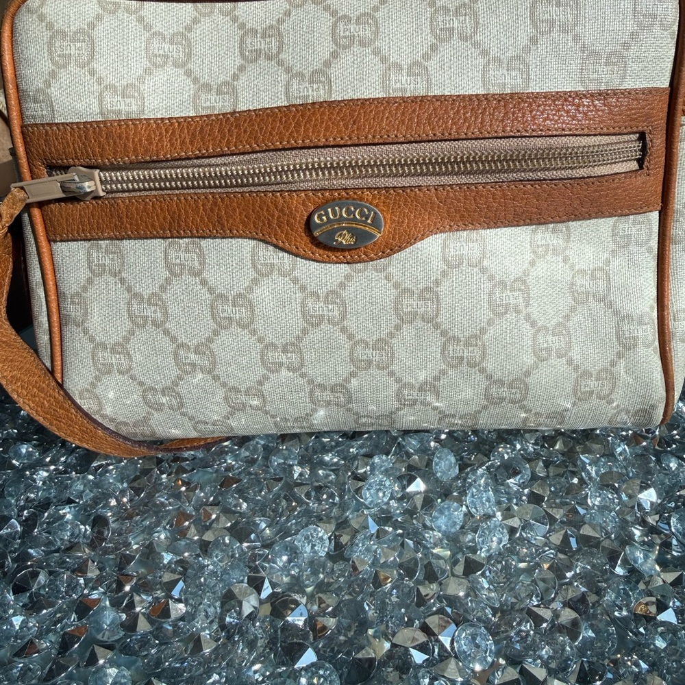 EUC Gucci Plus  Monogram crossbody bag - Picture 2 of 8